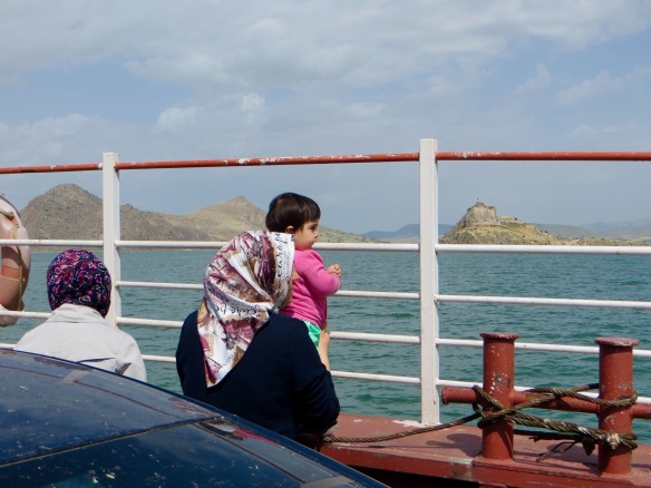 The ferry and Pertek Kale. 